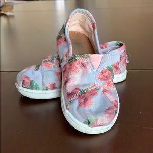Toddler girl Toms great for the spring/summer!